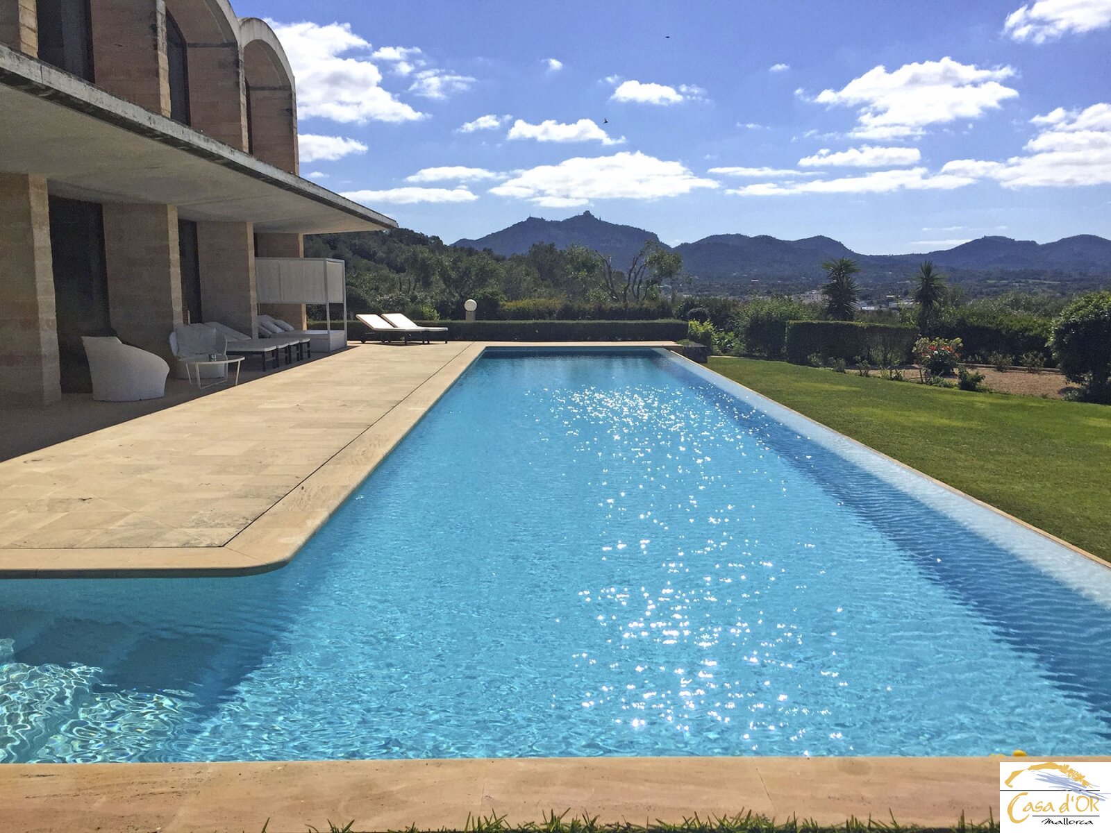Moderne Finca mit Weitblick, Infinity-Pool und ETV-Lizenz in Felanitx 