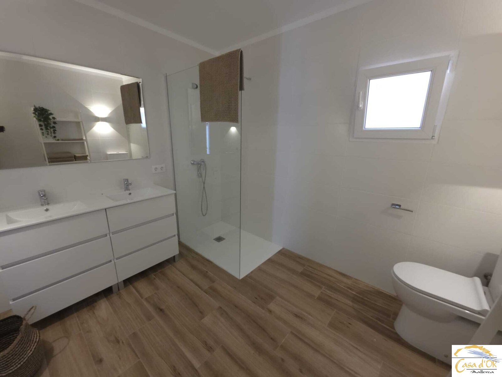 Haus mit 2 Wohnungen und 2 Studios