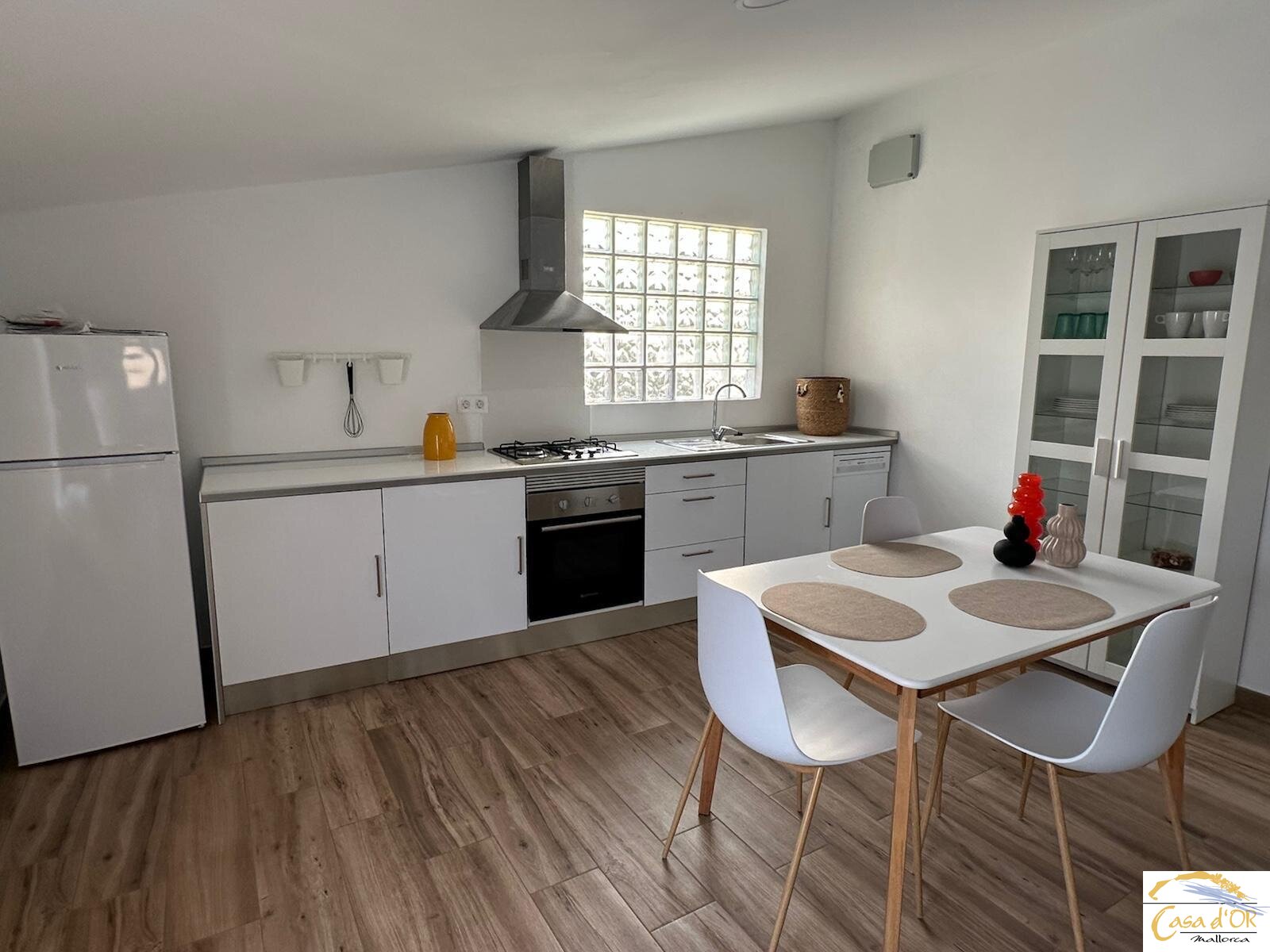 Haus mit 2 Wohnungen und 2 Studios