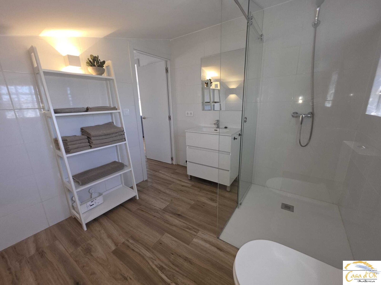 Haus mit 2 Wohnungen und 2 Studios