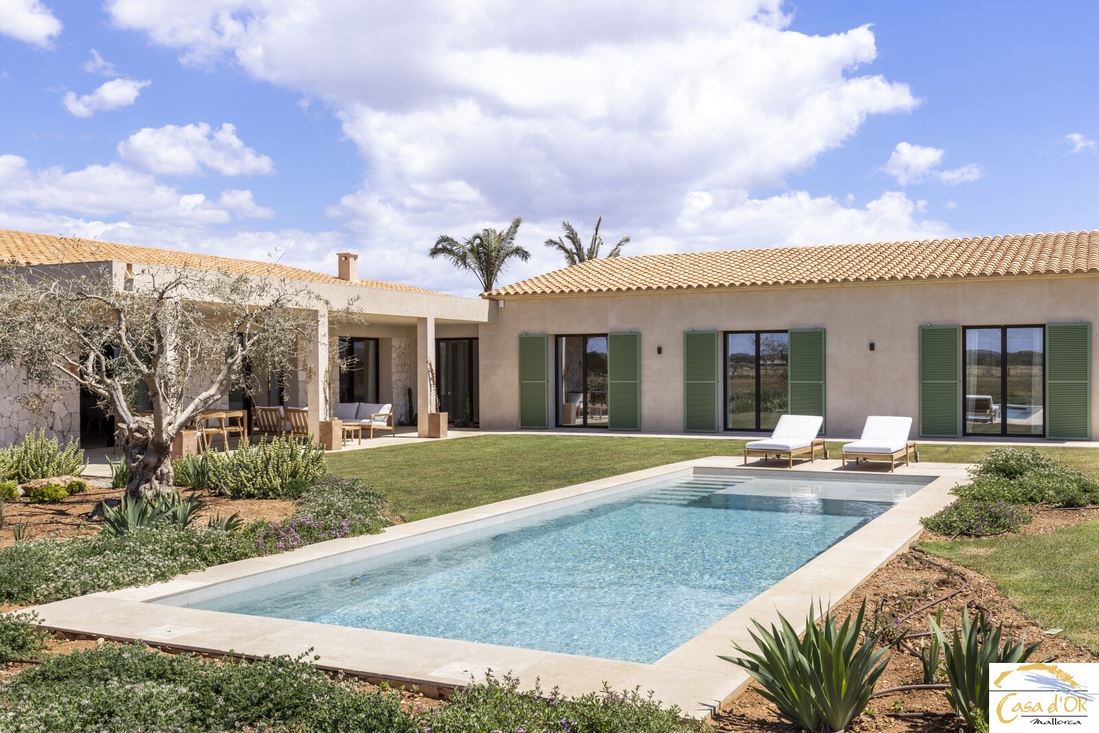 Mediterrane Luxus-Neubaufinca mit Salzwasserpool und absoluter Privatsphäre nahe Es Trenc 