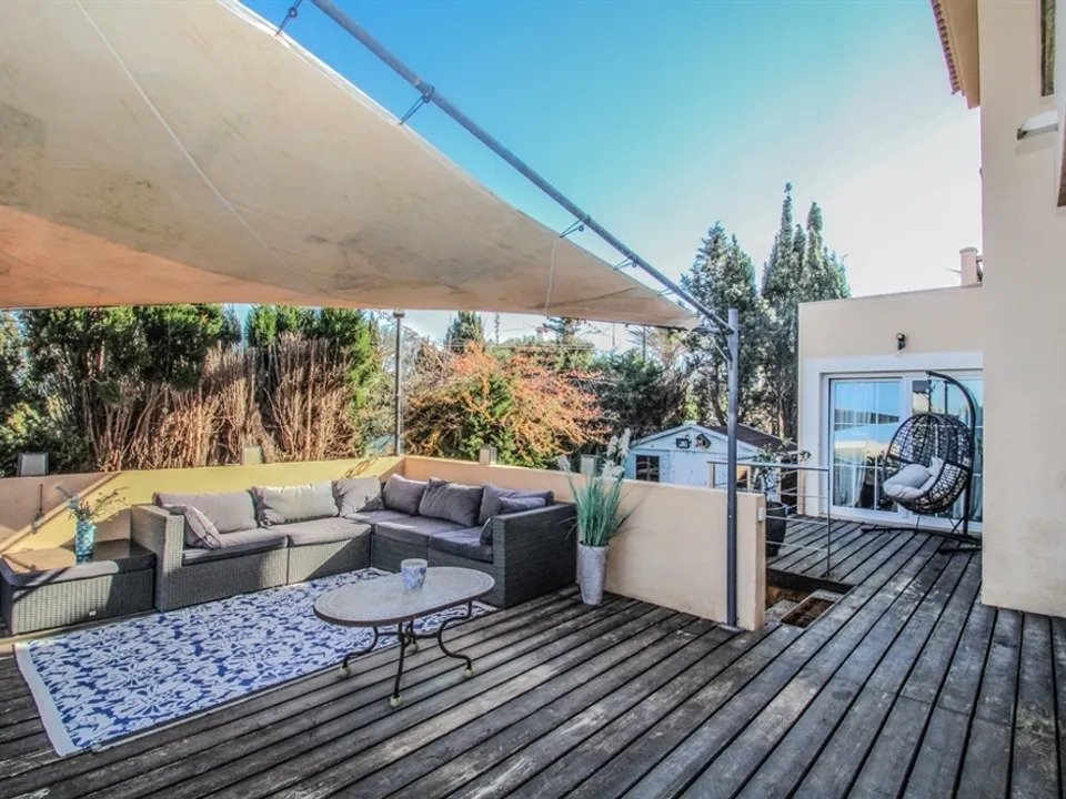 High quality semi-detached house with pool in Badia Blava 