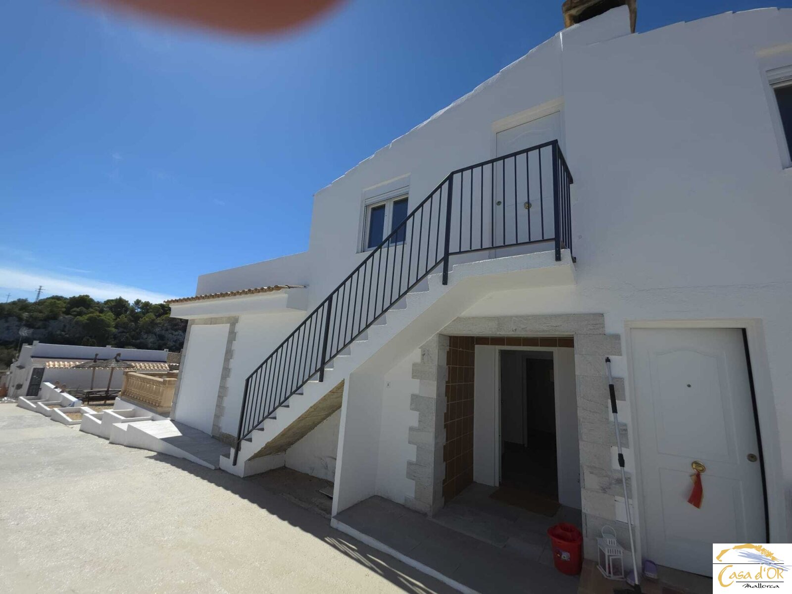 House with 2 apartments and 2 studios