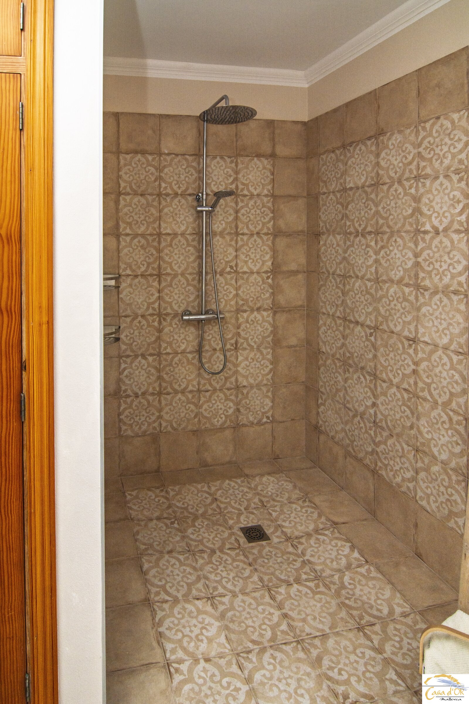bathroom bathroom