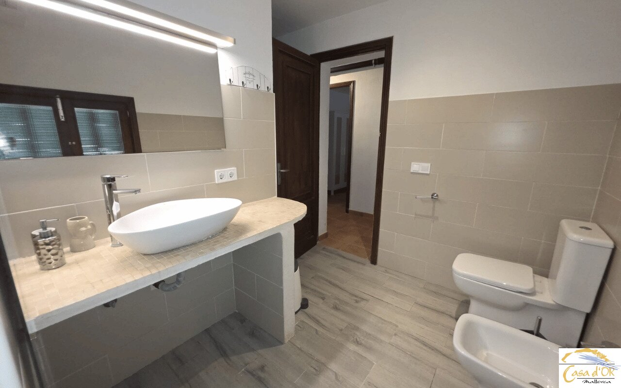 bathroom bathroom