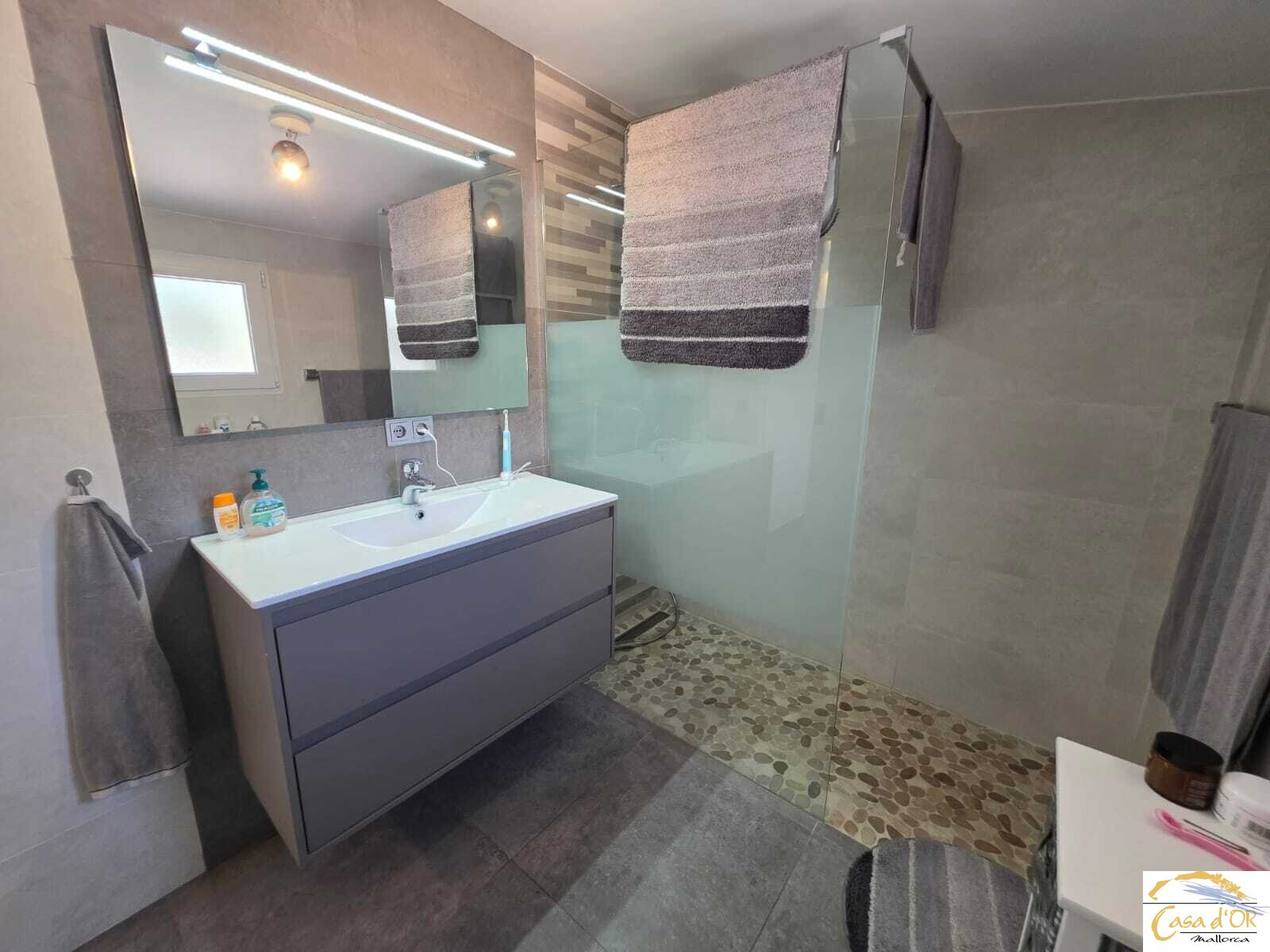 bathroom bathroom