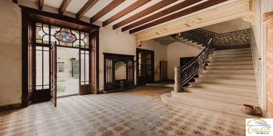 Casa histórica de 13 habitaciones y gran potencial en el corazón de Manacor 