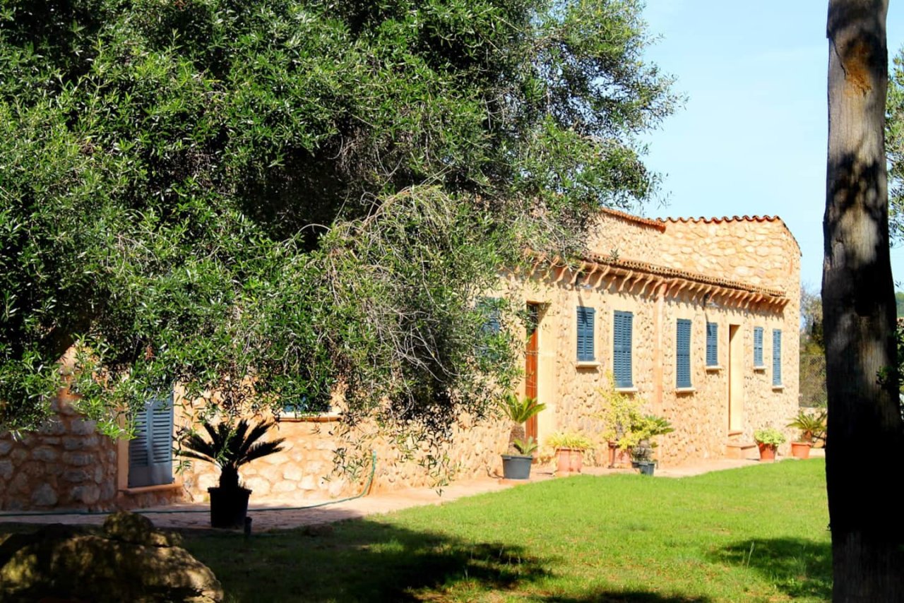 Exclusiva Finca de Piedra Natural con Licencia de Alquiler Vacacional en Canyamel – Mallorca 