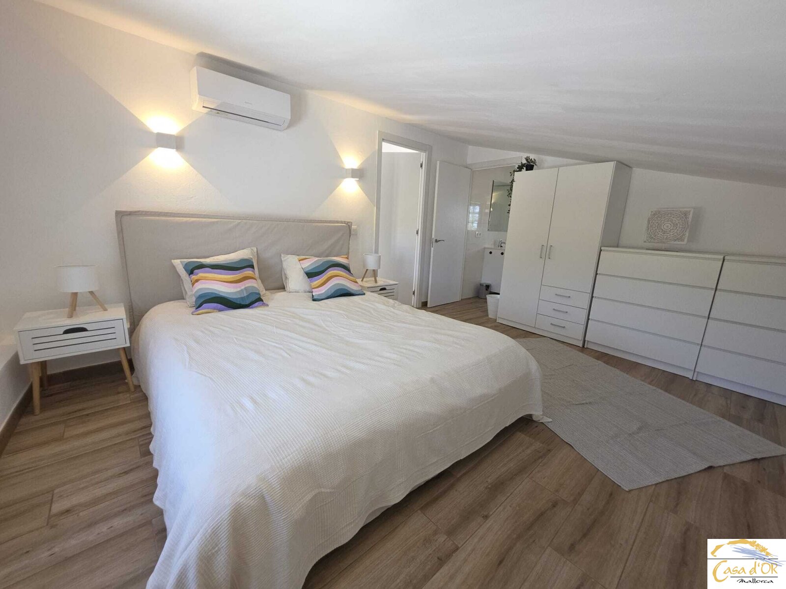 Casa con 2 apartamentos y 2 estudios.