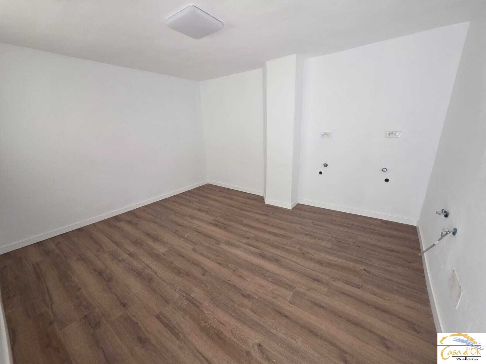 Habitación en el sótano juntos