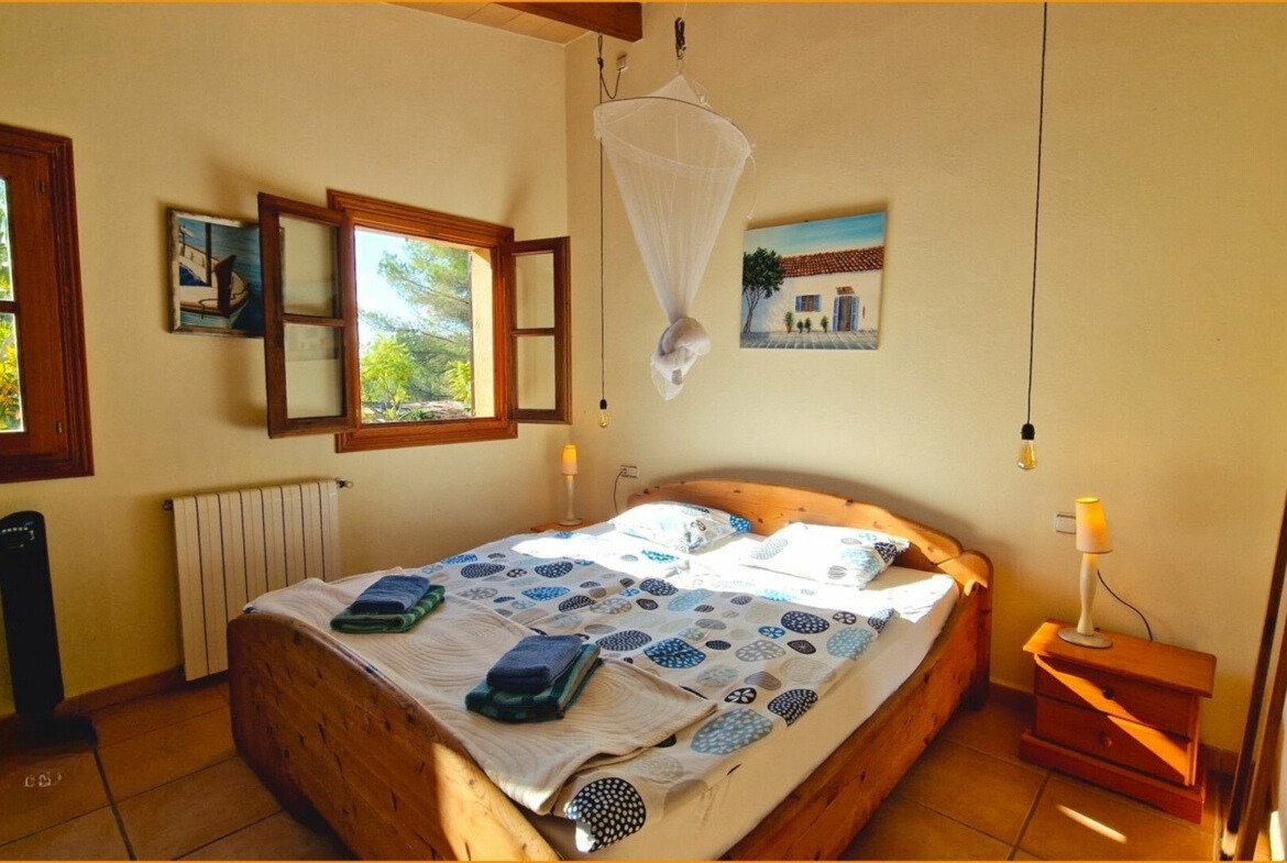 Dormitorio . Dormitorio .