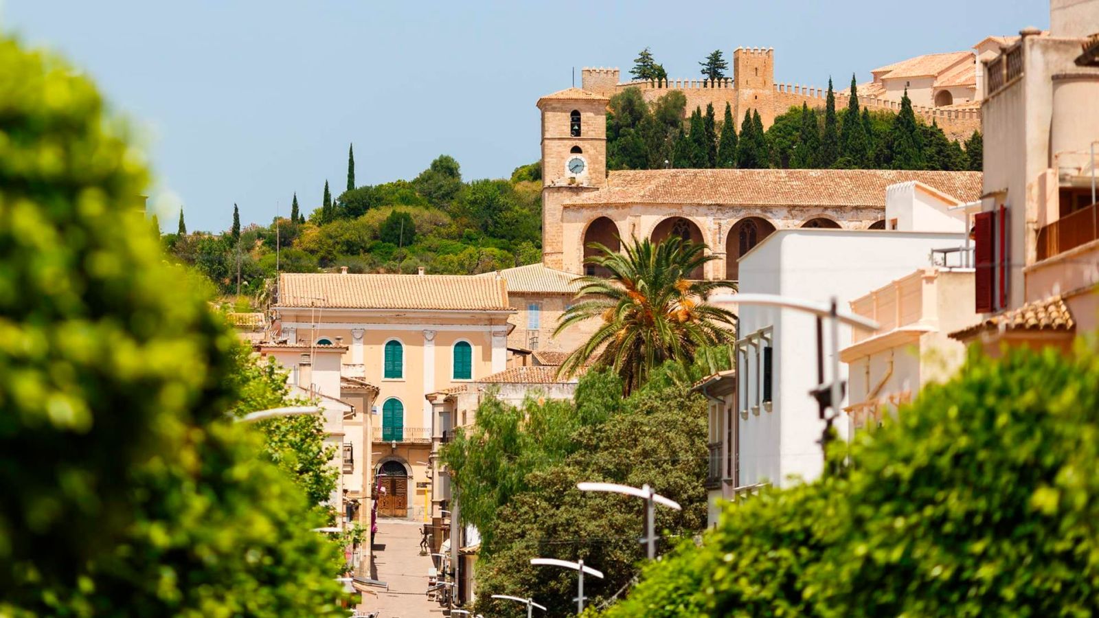 Altstadt von Artà Mallorca mit Kirche