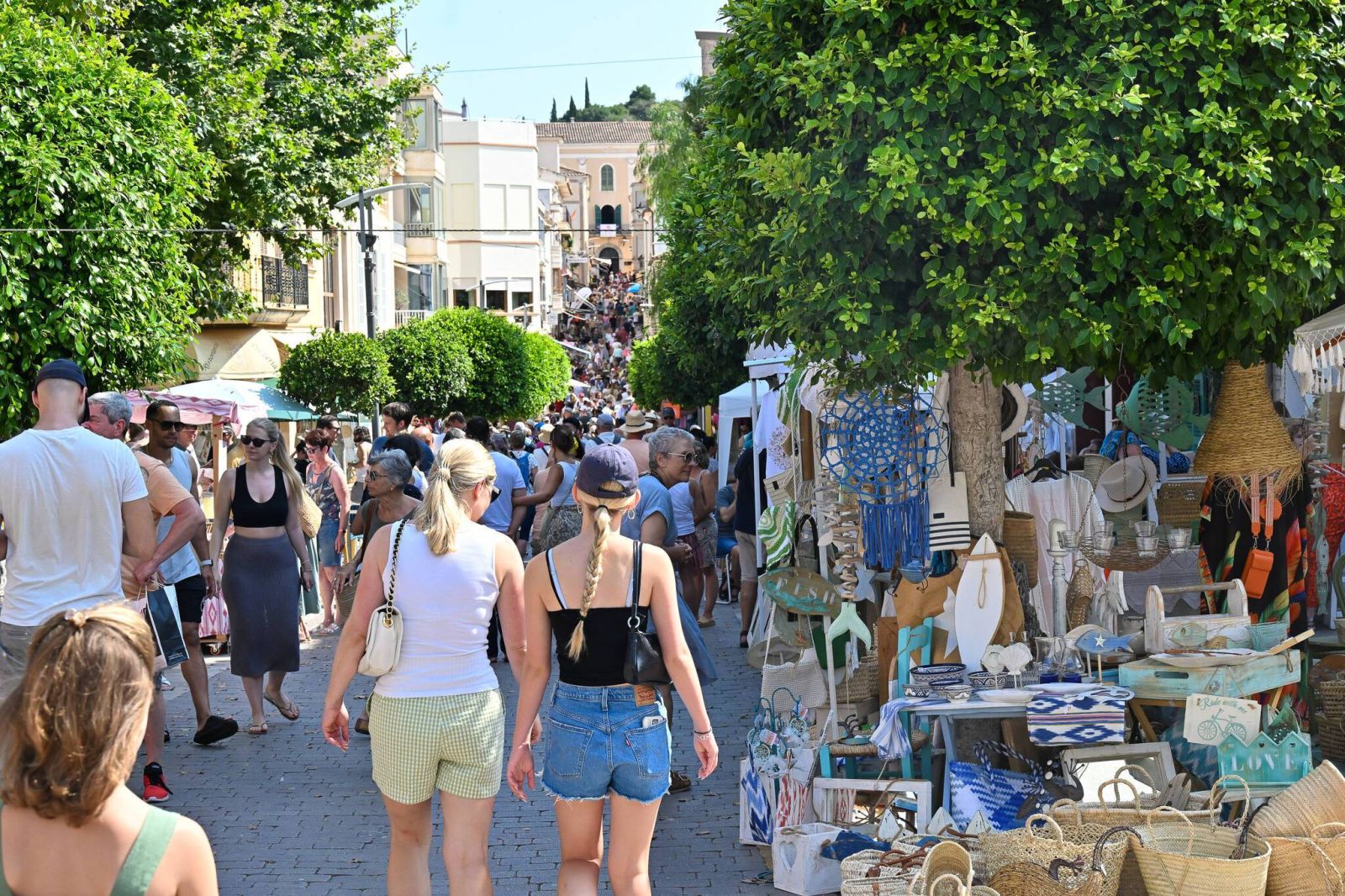 Wochenmarkt Artà Mallorca mit lokalen Produkten